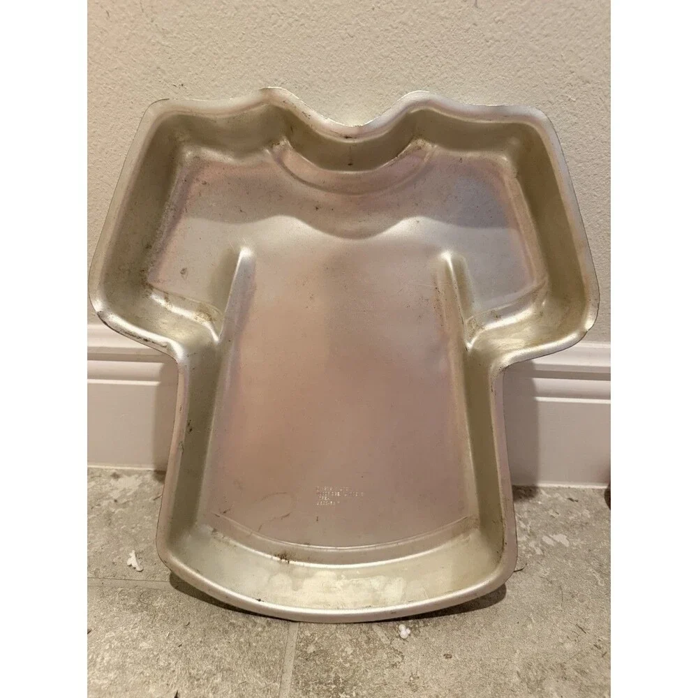 Wilton Shirt Jersey Cake Pan Mold Form Pan # 502-5617 Used